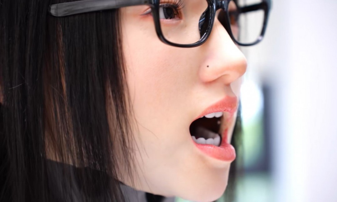 松延動(dòng)力新一代女機(jī)器人面部表情逼真 近觀太震撼