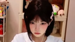 看完女主播給大哥露出玉足，我不想看她露手自證開(kāi)掛代打了
