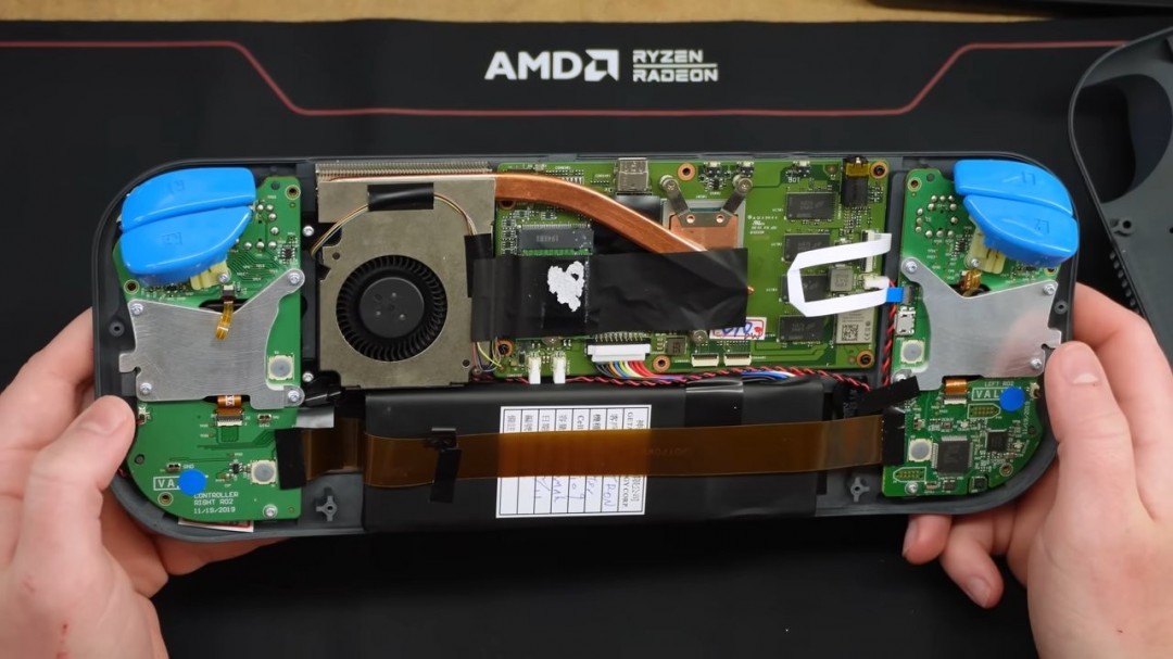 豪掷3000美元！SteamDeck原型机被开肠破肚拆解