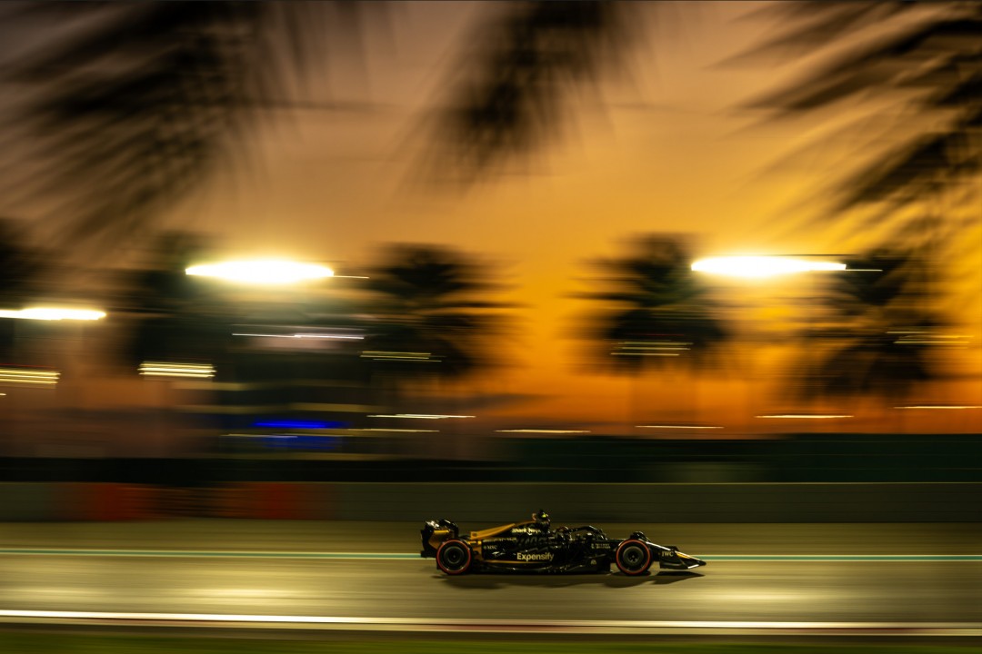 皮特新片《F1：狂飙飞车》大卖 首周末票房超1.4亿美元