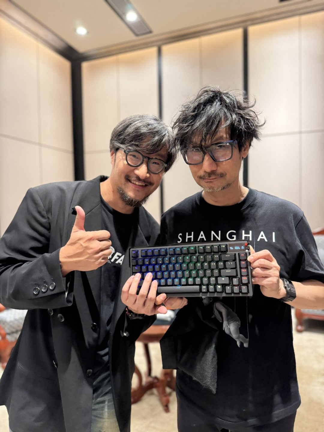 “大陆秀夫”遇上本尊！华硕中国总经理Tony大叔与小岛同框