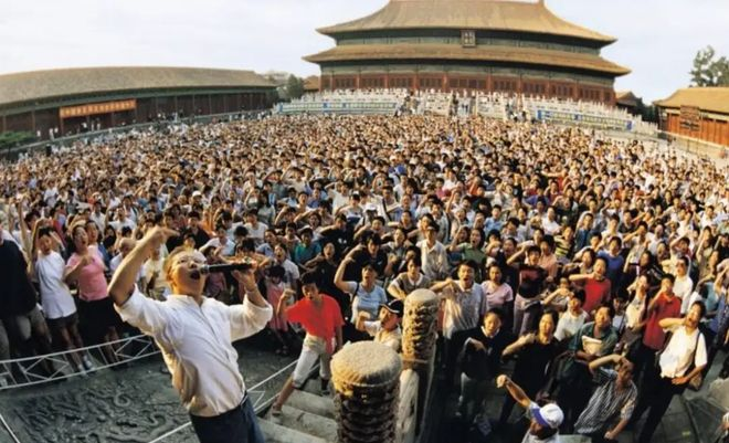 “中國英語教父”李陽，成了銳評一切的“全領(lǐng)域教父”
