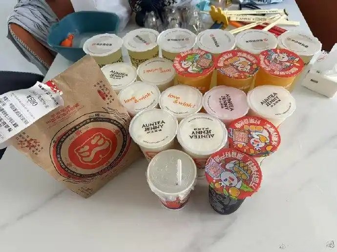 外賣大戰(zhàn)已經(jīng)進(jìn)階到負(fù)4元購 奶茶店稱1天利潤僅400元