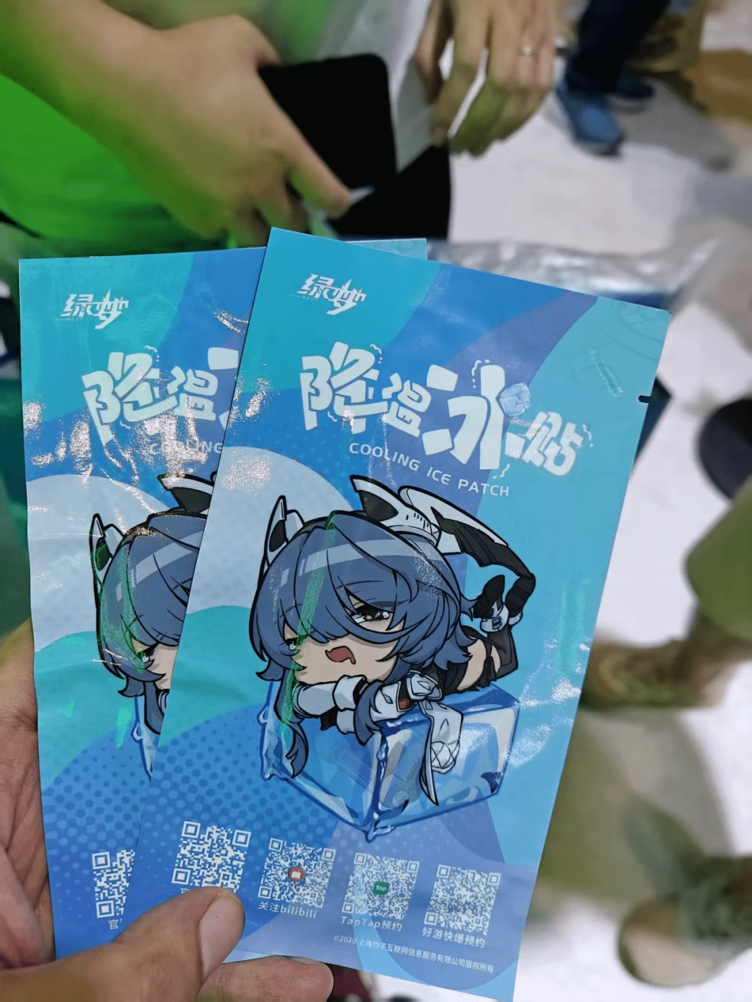 BW神人游戲展臺：先排隊打BOSS受苦，后排隊給Coser包圍合影
