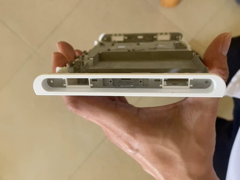 疑似Switch2 OLED中框流出 二手市場驚現(xiàn)原型機部件