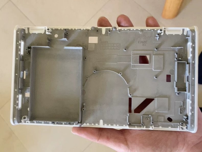 疑似Switch2 OLED中框流出 二手市場驚現(xiàn)原型機部件