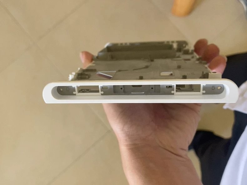 疑似Switch2 OLED中框流出 二手市場驚現(xiàn)原型機部件