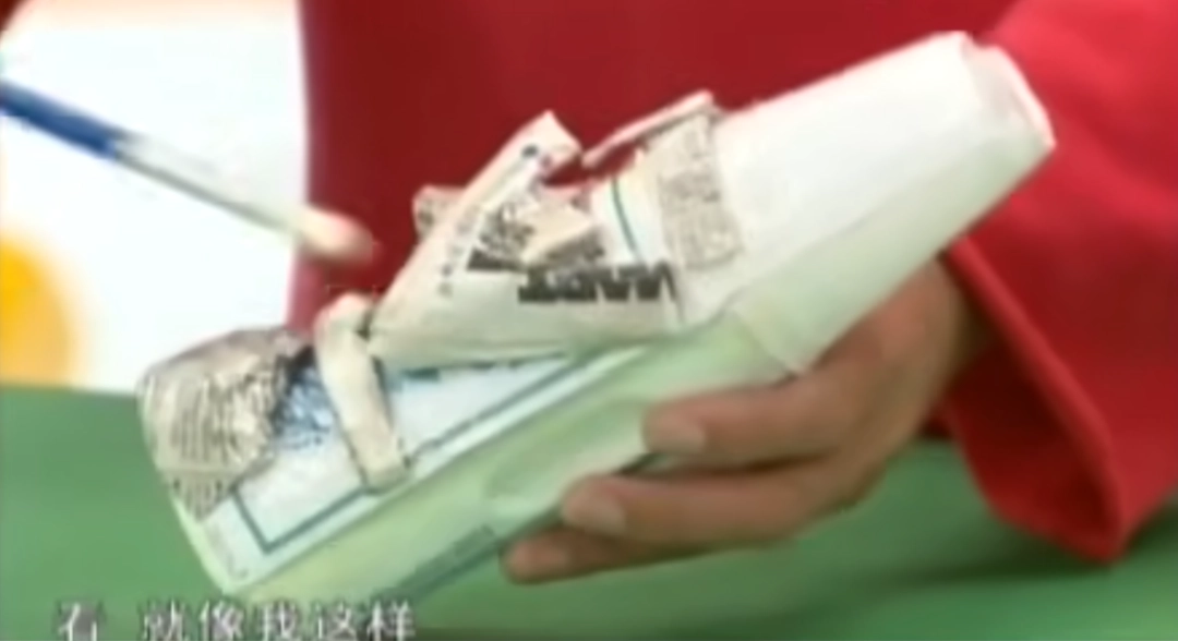 曾經(jīng)在熒幕上狂噴白乳膠的尼爾叔叔，如今變成了LSP的精神導(dǎo)師