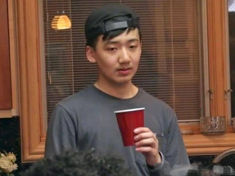 18´OnlyfansŮ죬Сʱ׬һԪ