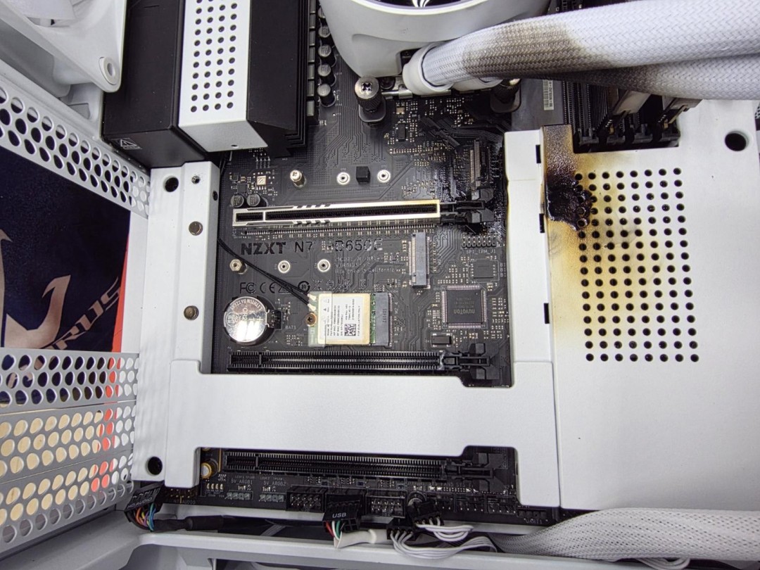 ̩RTX 5090桶ս6ʱͻȻ PCBۻ