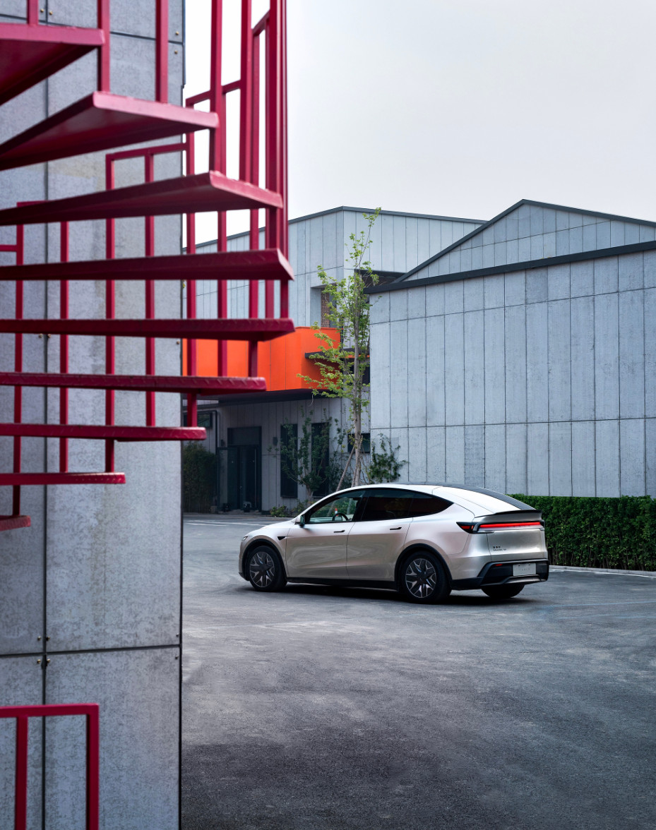 特斯拉全新Model Y L接入豆包、DeepSeek大模子