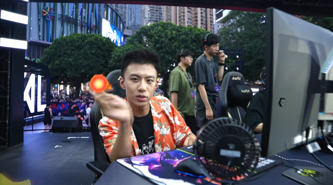 《无畏契约》一出手，重庆真成“赛博瓦城”了