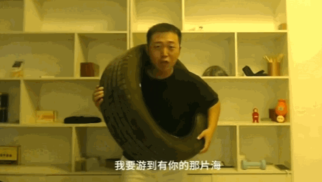 药水哥走出金色维也纳大厅后，“仿制药”走了进去