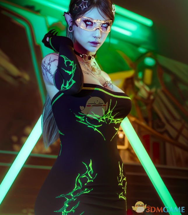 《赛博朋克2077》精致无肩带连衣裙MOD