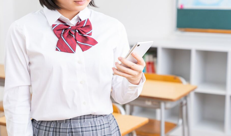 日本大学教授:防止孩子沉迷手机约定游玩规则可解 1 日本大学教授:防止孩子沉迷手机约定游玩规则可解