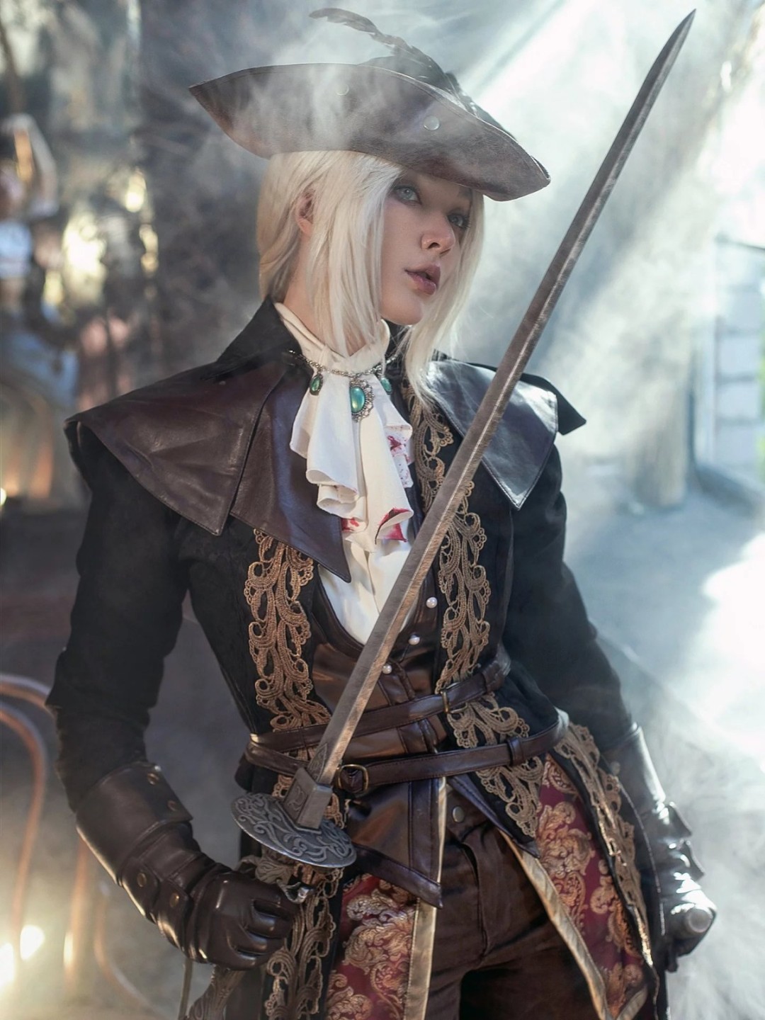 Coser神还原《血源诅咒》玛利亚 落叶中的致命优雅