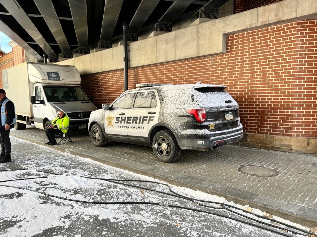 《生化危机》新电影片场照曝光:白雪皑皑的浣熊市?