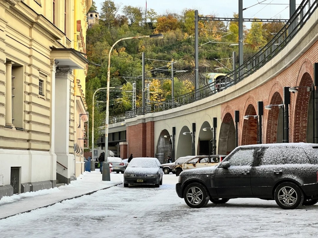 《生化危机》电影重启版片场照曝光 大雪纷飞的浣熊市