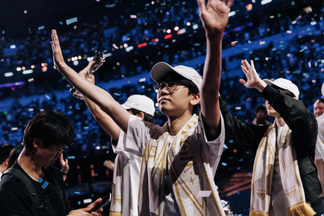 《英雄联盟》S15决赛赛后T1群访：年龄不是问题