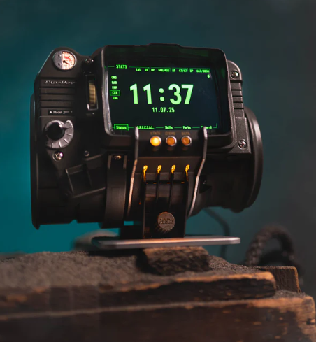 《辐射3》原尺寸哔哔小子还原版亮相 搭载迷你游戏和时钟