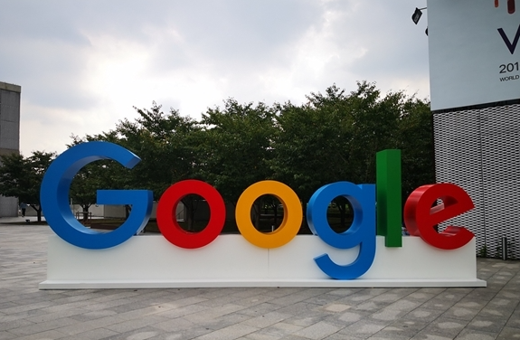 谷歌AI眼鏡明年問世 搭載Gemini多模態模型