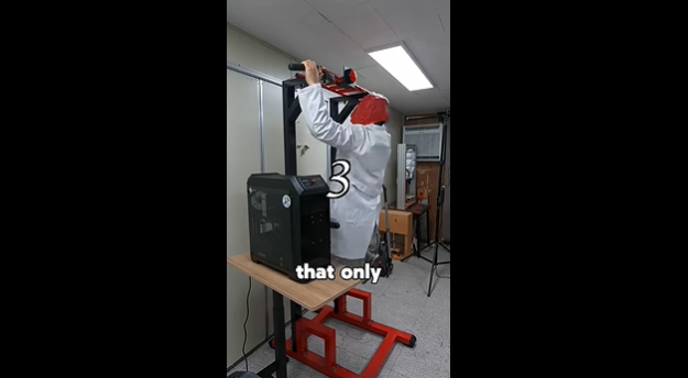 长时间玩电脑运动不足？高价奇思妙想先引体向上才能玩