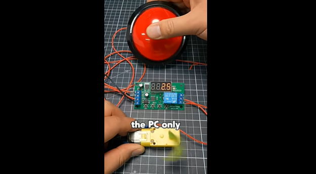 长时间玩电脑运动不足？高价奇思妙想先引体向上才能玩