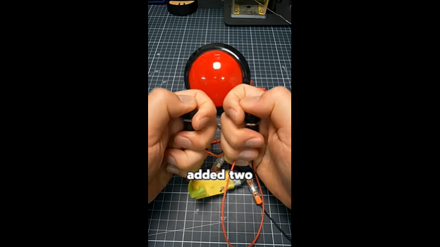 长时间玩电脑运动不足？高价奇思妙想先引体向上才能玩