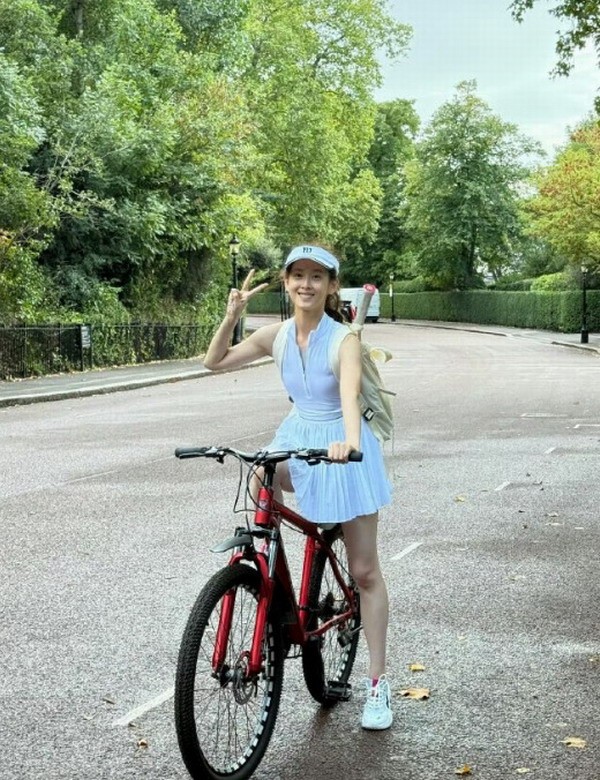 章泽天晒网球新照：坚持运动的第40天 活力满满