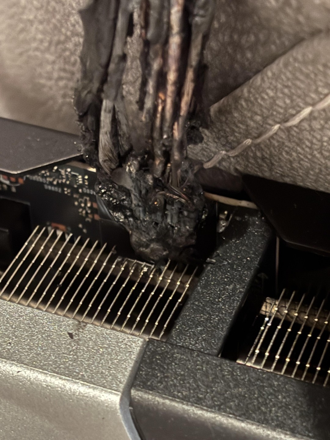 RTX 5090又烧毁了！使用了9个月后在圣诞夜着火