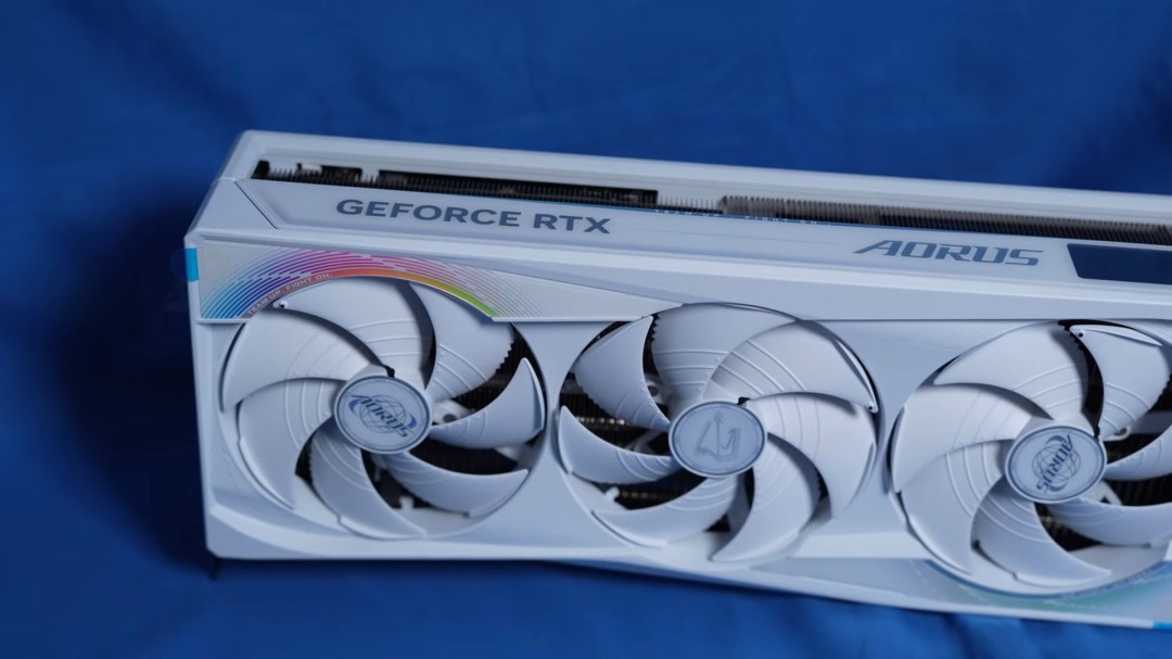 显卡接口烧毁频发 用原装线还是转接线？厂商各执一词