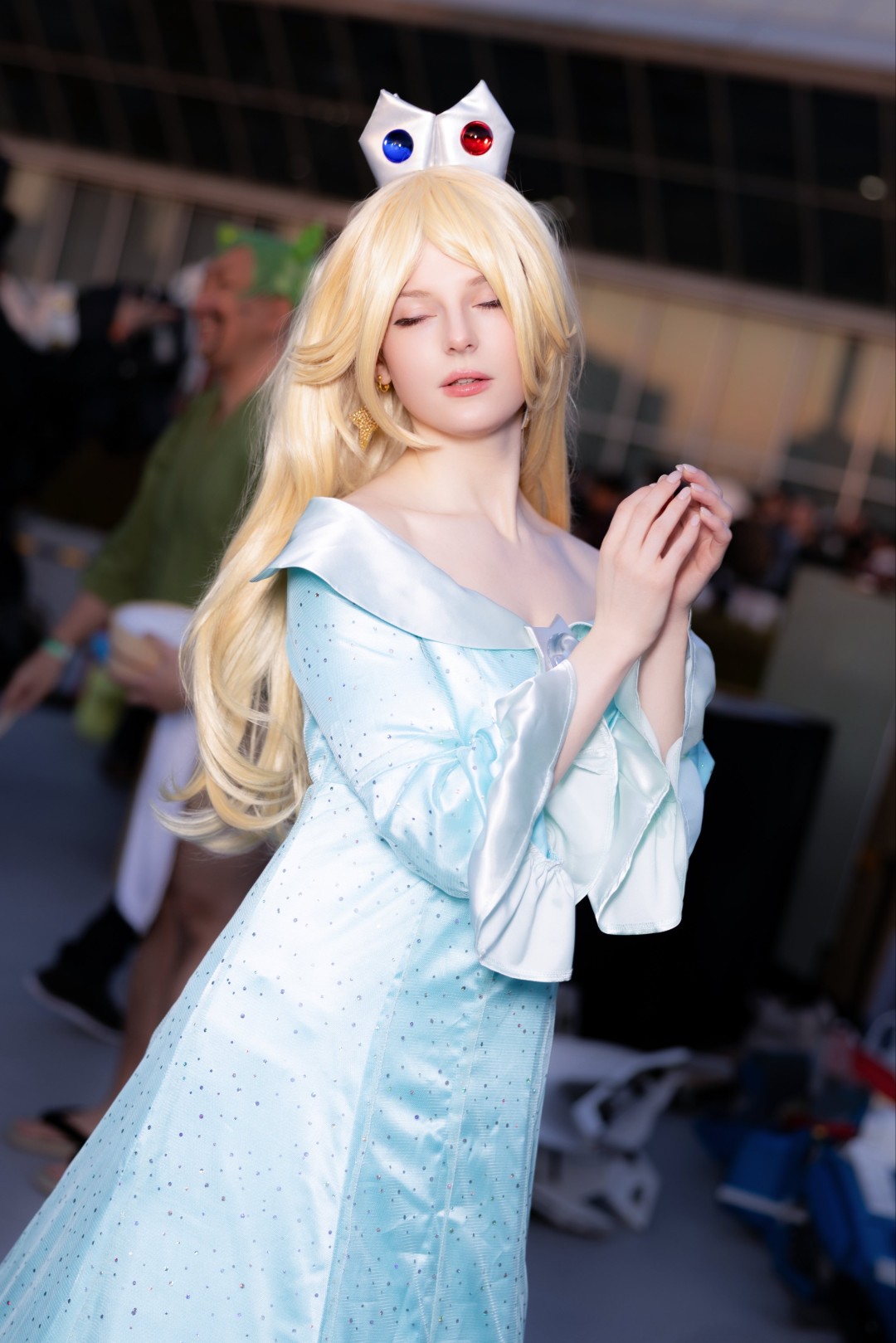 艾什莉脸模cos罗莎塔公主参加c107 网友称：美到失语