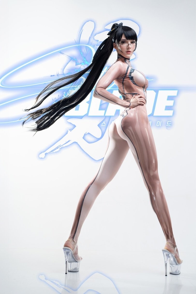 把持不住!模特明装 国外知名模特穿透明装战衣cos《剑星》伊芙