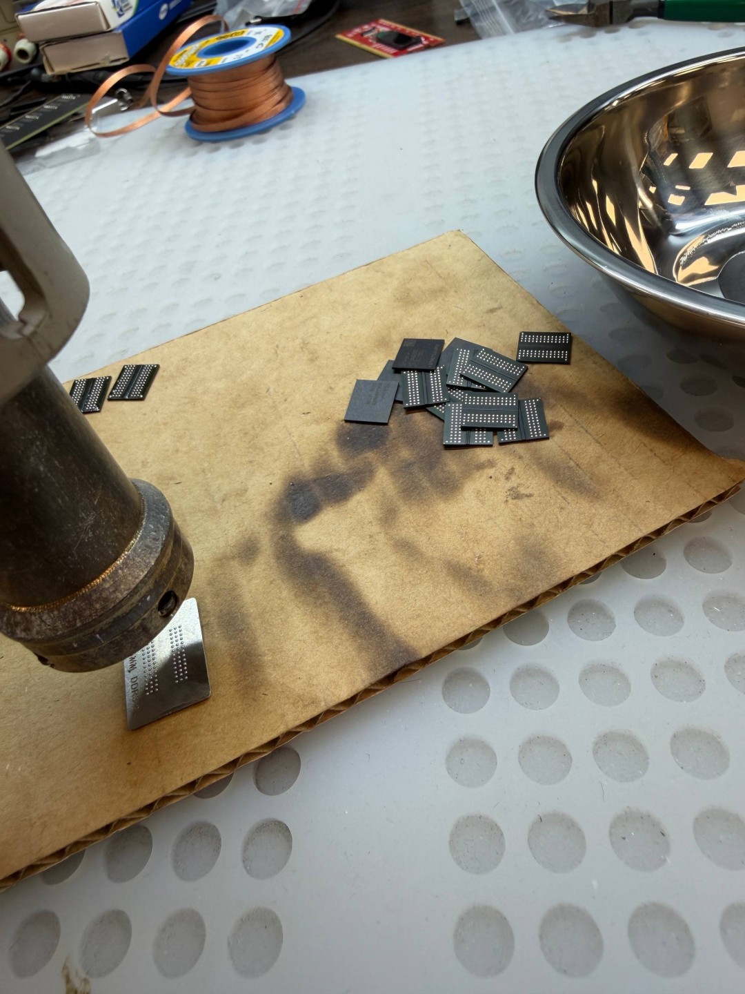 俄羅斯民間大神手搓DDR5內(nèi)存 成本僅為市場(chǎng)價(jià)1/3