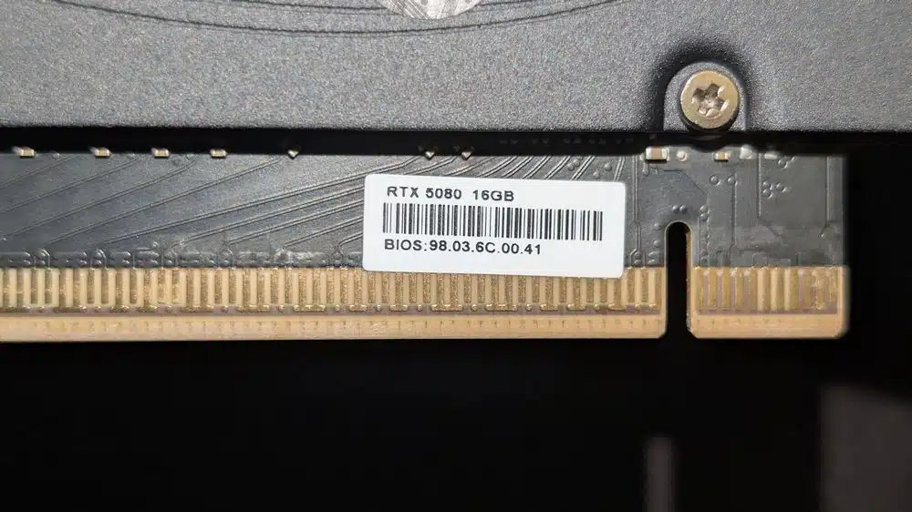 贴纸导致显卡异常 PNY质检疏漏引发离奇故障