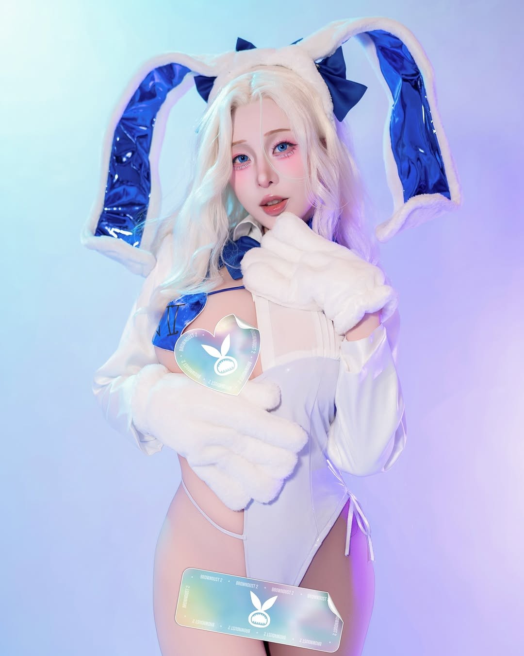 美女cos《棕色尘埃2》兔女郎达丽安 前凸后翘太美了！