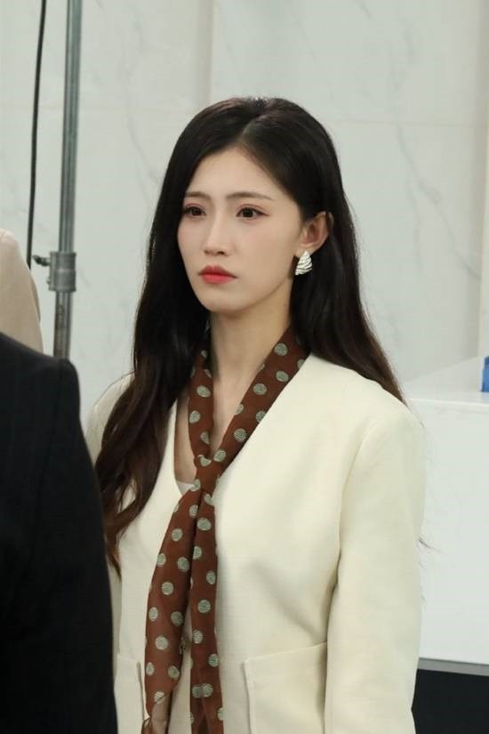 �̾�Ů��ȫ����������48��Ϸ��ÿ�칤��16��Сʱ��