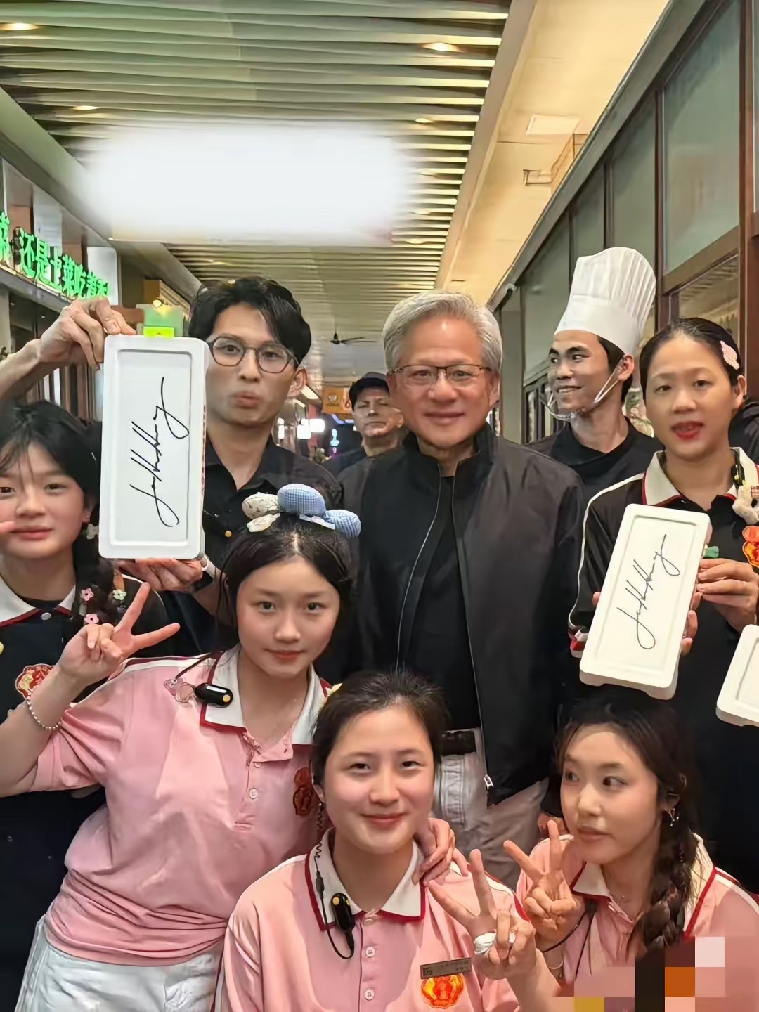 Ӣΰ��Ա��ɹ�����ţ���ս�������ѫ�ױ�ǩ��Ƥ��