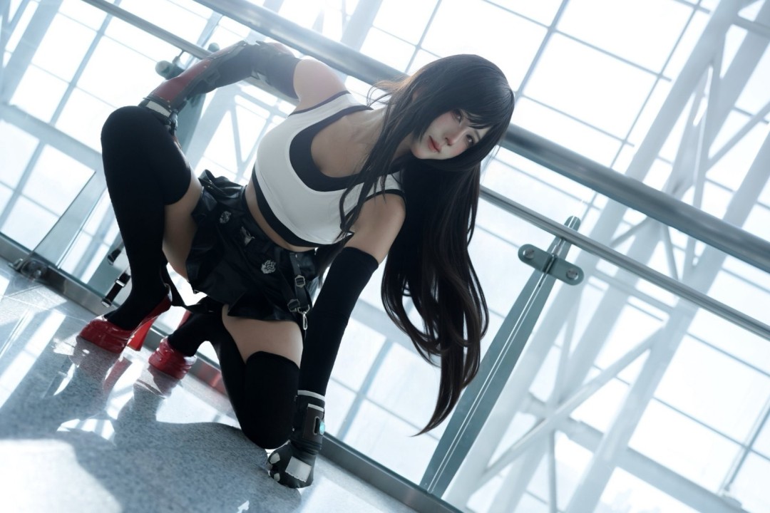 韩国Coser演绎《最终幻想7》蒂法 身材还原神态可人