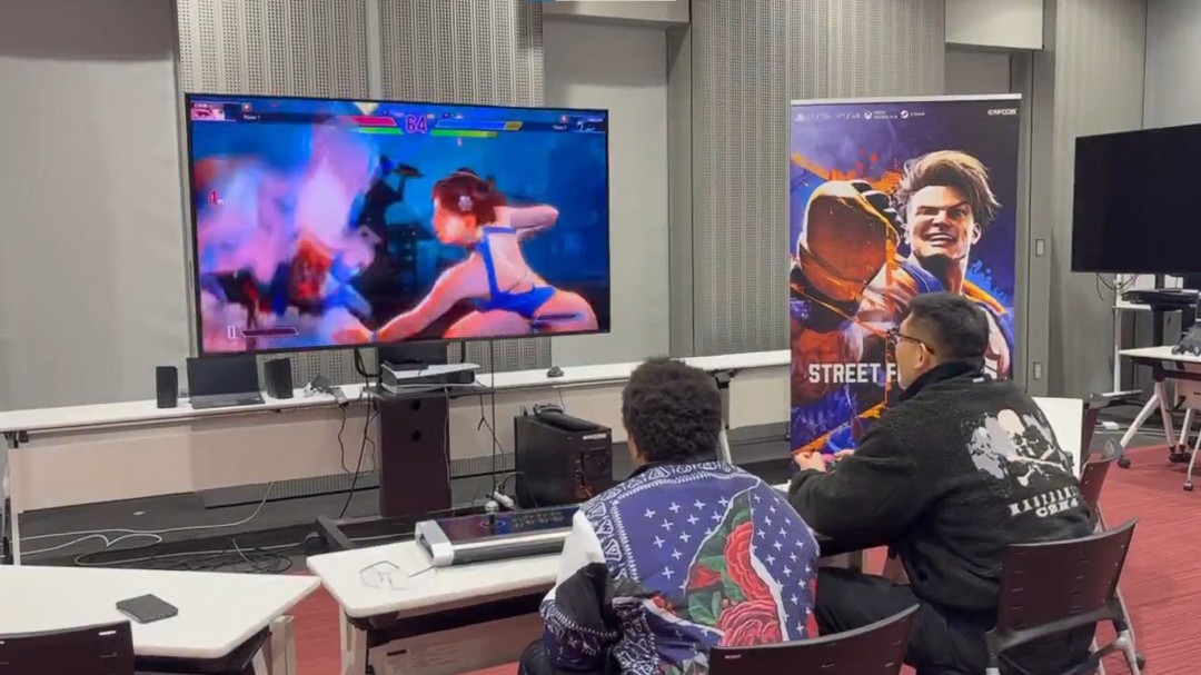 馋哭粉丝 歌手威肯现身卡普空总部提前玩到《生化危机9》