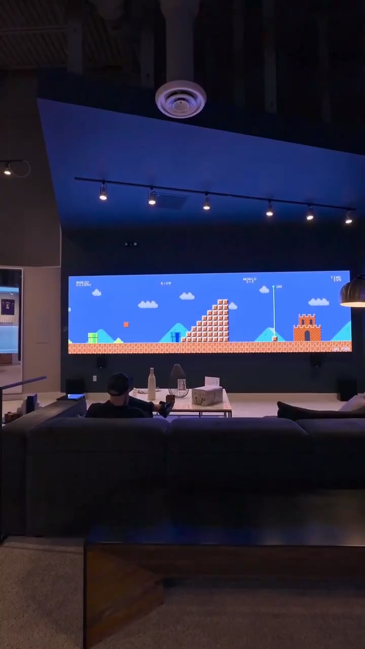 玩家用20英尺巨幕玩《马里奥兄弟》 网友直呼太夸张