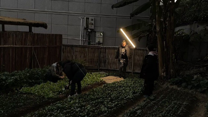 杨奇分享《黑神话：钟馗》实机幕后花絮 在摄影棚做饭！