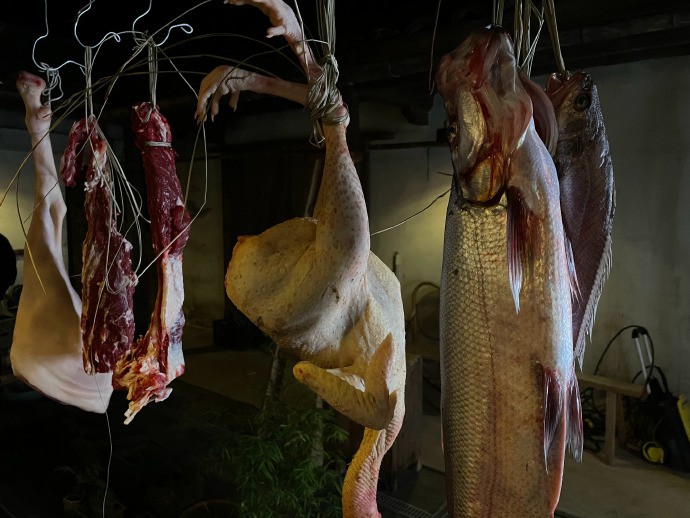 杨奇分享《黑神话：钟馗》实机幕后花絮 在摄影棚做饭！