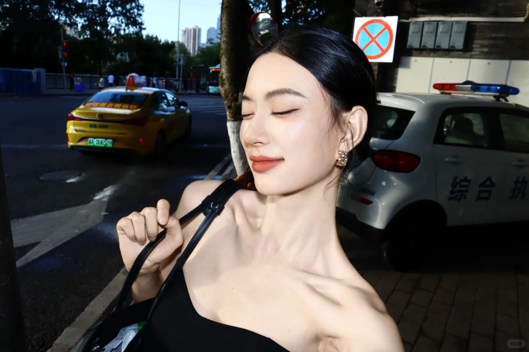 《黑神话：钟馗》贺岁小厨娘脸模美照 盛世美颜吸睛