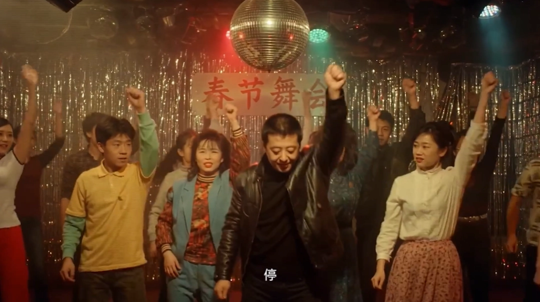 贾樟柯用Seedance 2.0拍贺岁短片 两个“贾樟柯”同框