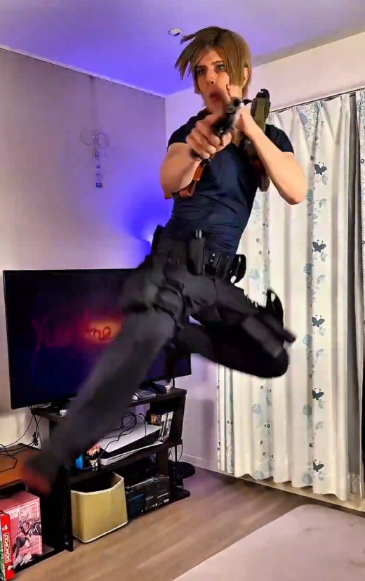 ���Ƿ��ˣ�������Σ�����ﰺCoser����Ƶչ�־���״̬