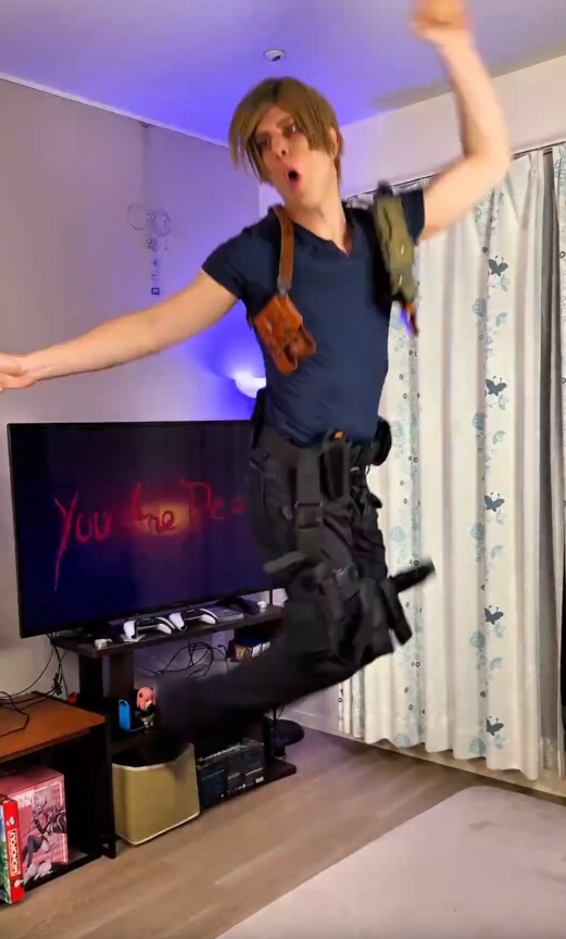 ���Ƿ��ˣ�������Σ�����ﰺCoser����Ƶչ�־���״̬