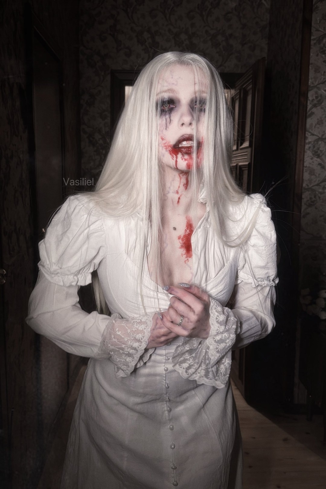 恐怖又美艳！俄妹cos《生化危机：安魂曲》唱歌丧尸