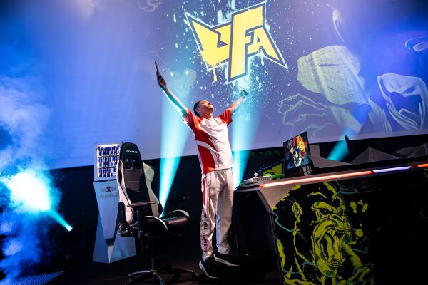 ������С�ڡ��ĸ񶷵羺������Խ��Խ�õ�·��