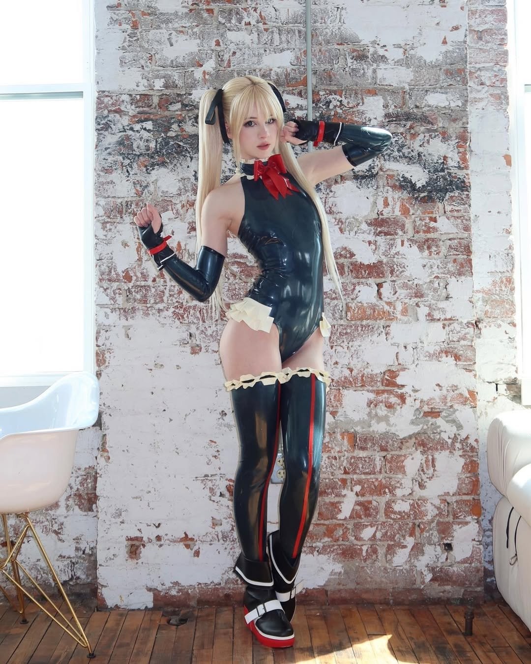 威斯克狂喜！ 美女姐姐cos《生化危机9》蕾贝卡隐藏性感照